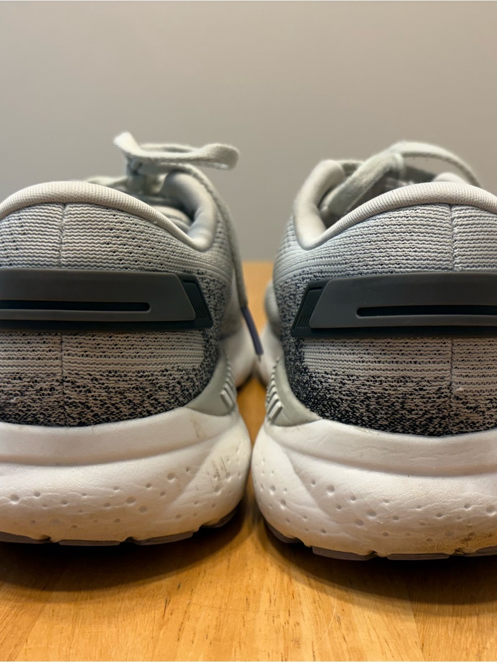 Brooks Ariel 24 GTS Women's Running Shoes Size 9 - Picture 4 of 10